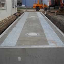 Detail Bild Stahlplatten in Plattform Oberfläche (Containerverwiegung) vergrößern
