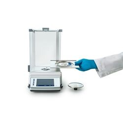 METTLER-TOLEDO Analysenwaage MR304/M Geeichte Ausführung Wägebereich 320 g Ablesbarkeit (d) 0,1 mg Eichschritt (e) 1 mg