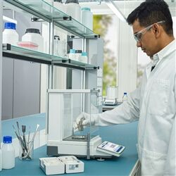 METTLER-TOLEDO Analysenwaage MX104/M Geeichte Ausführung Wägebereich 120 g Ablesbarkeit (d) 0,1 mg Eichschritt (e) 1 mg